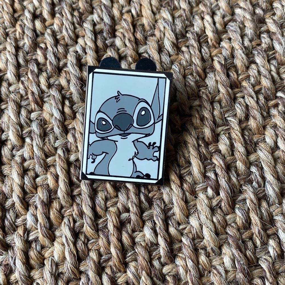 Stitch portrait photograph disney pin